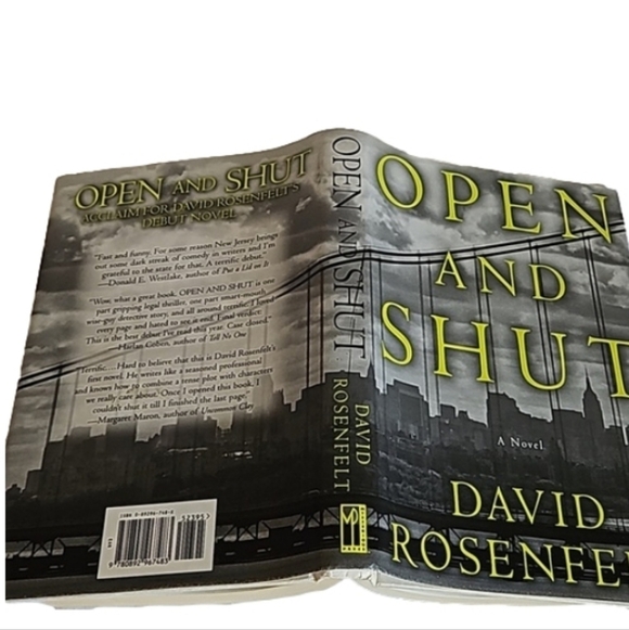 Open and shut a novel of David Rosenfelt Home Accent Cofffe table book - Picture 2 of 12